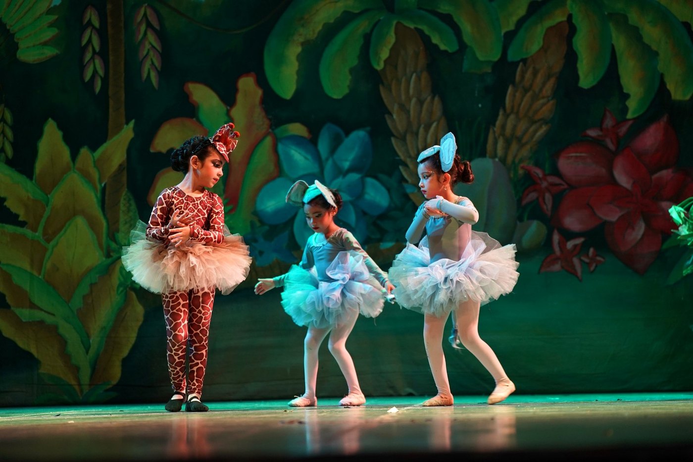 Pequeñas alumnas de Ballet en escena